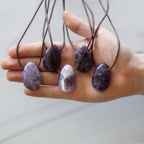 Pebble House - Amethyst Polished Necklace cover image